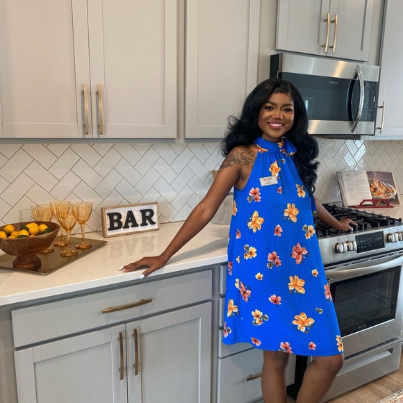 Meet Your Posher, Aja. - Picture 3 of 6